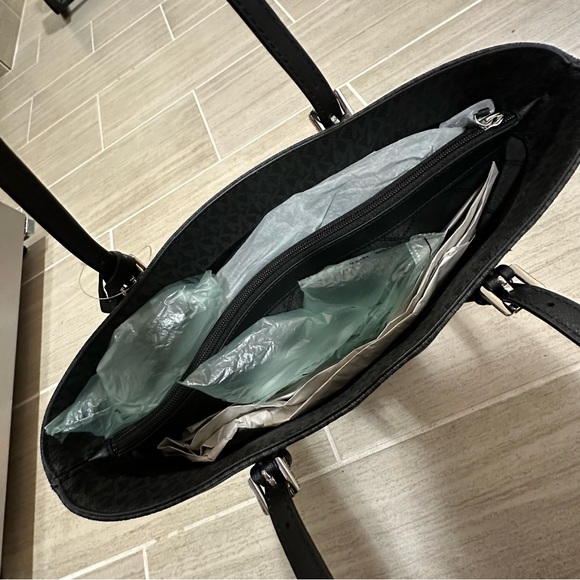 NWT Michael Kors Jet Set Large Pocket Tote - Picture 7 of 8